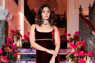 Alia Bhatt hosts charity gala in London, sings ‘Ikk Kuddi’