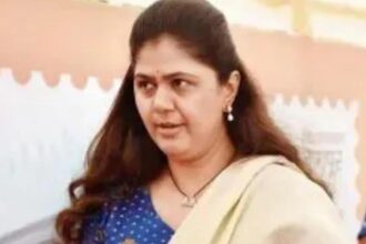 Maratha quota agitators try to block BJP candidate Pankaja Munde`s convoy