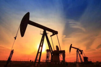 Oil prices advance on tighter supply outlook