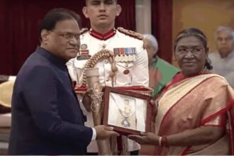 President Droupadi Murmu confers Bharat Ratna awards on LK Advani, Chaudhary Charan Singh, three others | India News