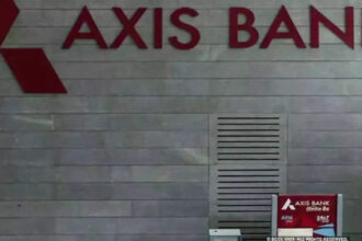 Axis Bk reports Q4 net at Rs 7k crore