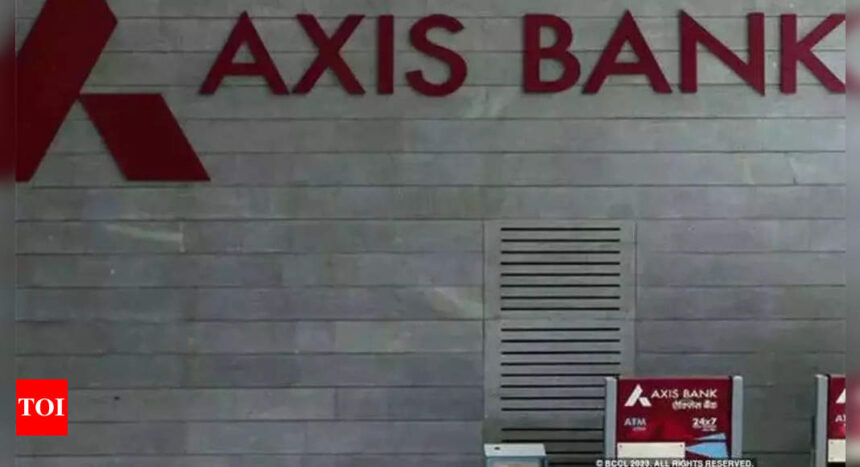 Axis Bk reports Q4 net at Rs 7k crore