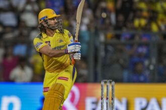 CSK’s Dube-Dhoni steal limelight versus MI for 206-4 total