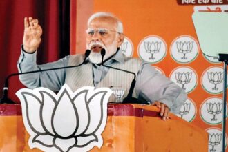 Lok Sabha elections 2024: Modi twists the knife; calls Congress party looters