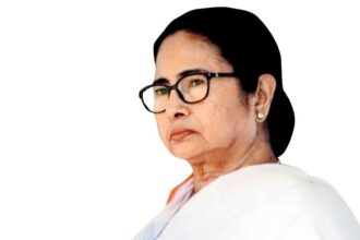 Mamata slams poll panel for favouring BJP