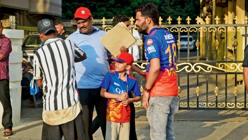 Oh, MI! Virat Kohli jerseys selling like hot cakes