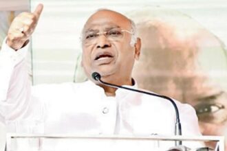 Polls fight against `Manuwadi` ideology: Mallikarjun Kharge