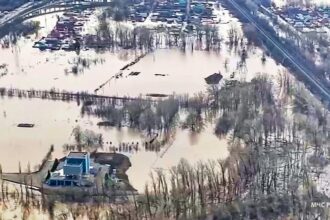 Russians in rare protest after homes flood in dam burst