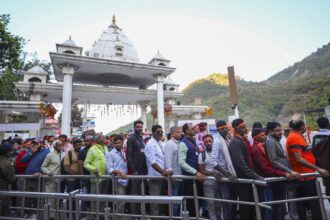 Thousands throng Vaishno Devi shrine on first day of Chaitra Navratri