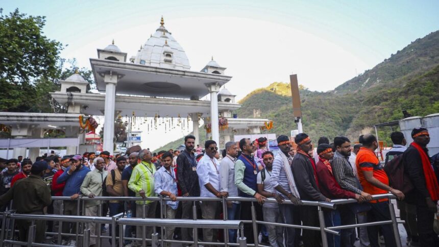 Thousands throng Vaishno Devi shrine on first day of Chaitra Navratri