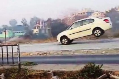 Car flies 25ft after hitting ramp on Mumbai-Ahmedabad highway | Mumbai News