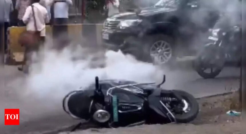 Chetak EV goes up in smoke after Rajiv Bajaj's "Ola Ola hai, Chetak Shola hai" jibe: Details