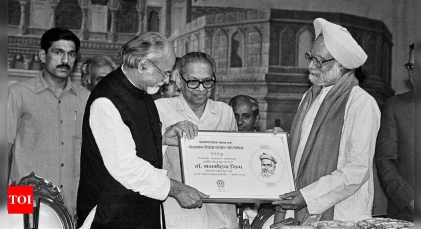 Dr Manmohan Singh was a teacher and guide: Beyond the classroom | Chandigarh News