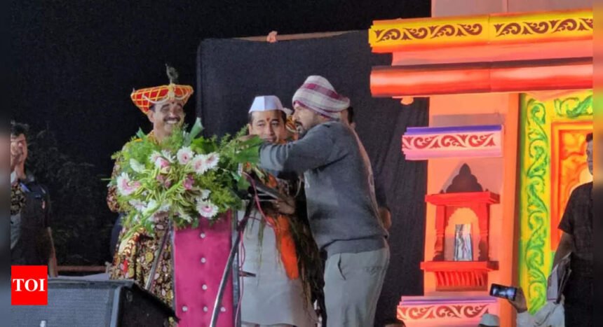 Farmer garlands Maharashtra minister Nitesh Rane with onions, detained | Nashik News