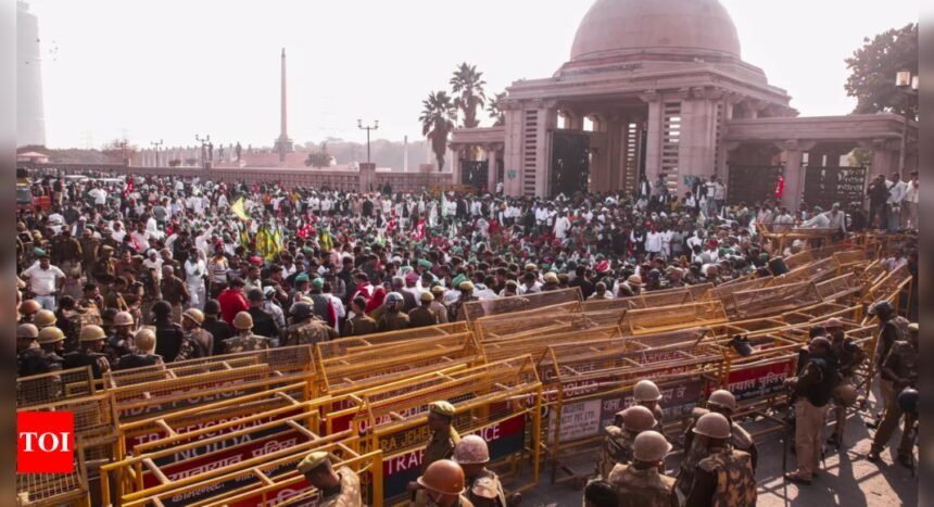 Farmers’ march: Protesters stop at Delhi-Noida border, give 7-day ultimatum to fulfill demands | India News