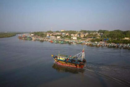 Fishing boat damaged after being hit by Chinese cargo ship | Mumbai News