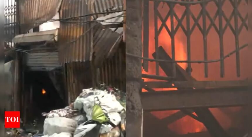 Level 3 fire breaks out in Mumbai's Sakinaka | Mumbai News