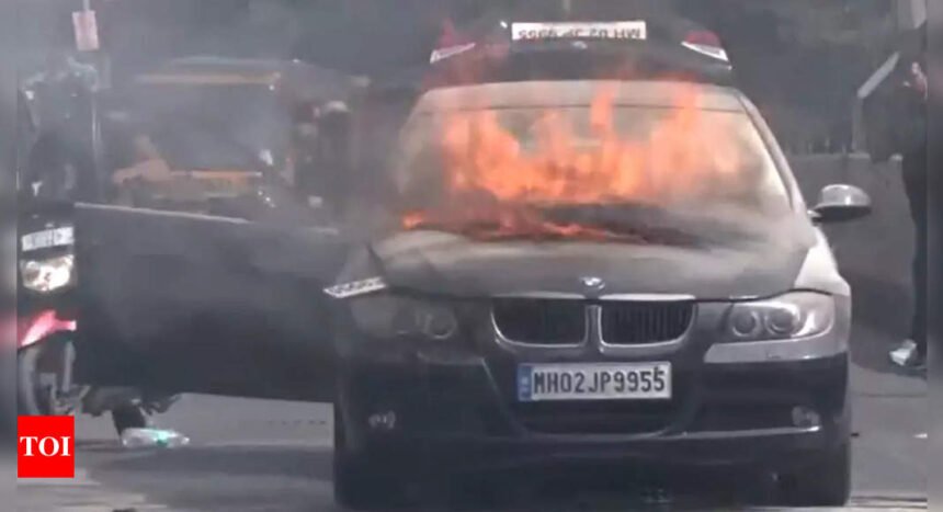 Mumbai Car Fire: Car bursts into flames on Mumbai's Jogeshwari Bridge | Mumbai News