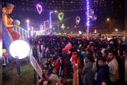 Mumbai soaks in Christmas spirit with reunions and selfies