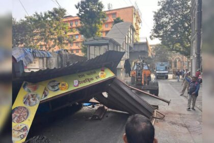 Stall demolished outside CSMT, to ease pedestrian movement | Mumbai News