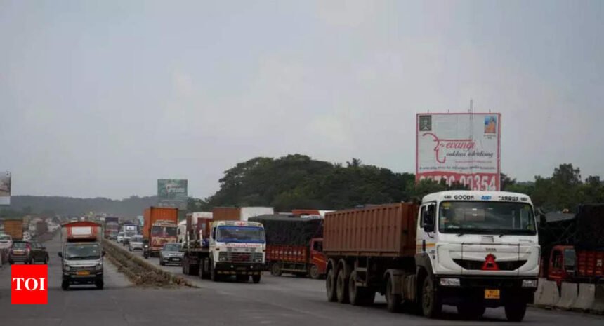 Truck carrying liquor overturns on Mumbai-Nashik highway | Mumbai News