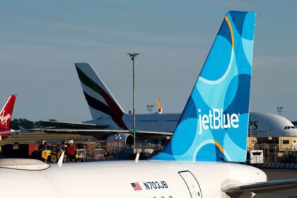 2 unidentified bodies found in the landing gear of JetBlue plane at Florida airport