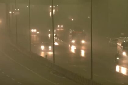 Delhi weather: Freezing winds and dense fog grip city, AQI remains 'very poor' | Delhi News