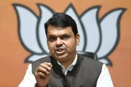 Devendra Fadnavis: Congratulations 'Deva bhau' says Saamna praising Fadnavis over Gadchiroli visit | Mumbai News