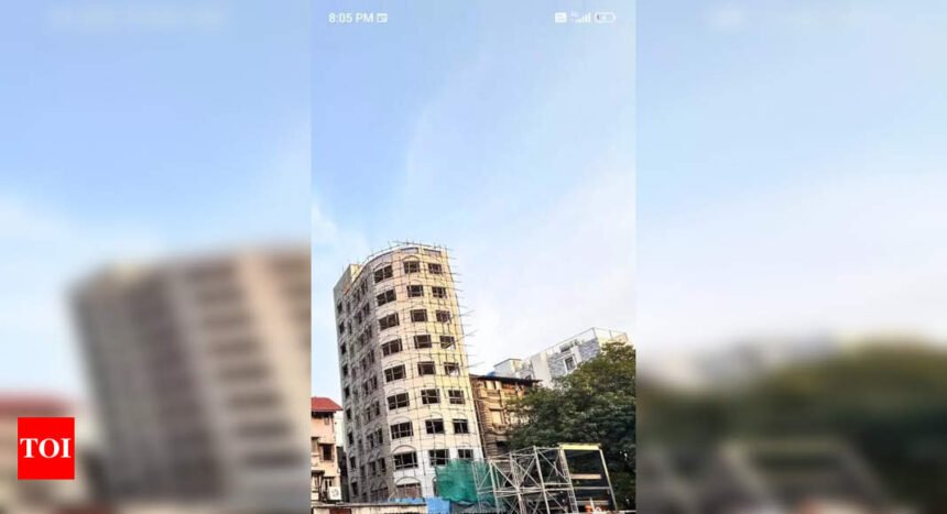 Eyesore arose under cover of Fort’s Metro 3 barriers | Mumbai News