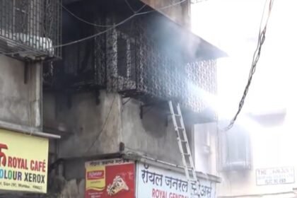 Massive fire breaks out at residential building in Mumbai