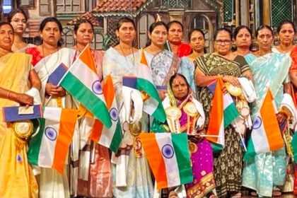 Shanmukhananda felicitates war widows from Maharashtra on Republic Day