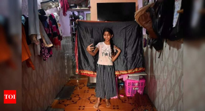 Slum talk millionaires: Looking for an escape route on a phone | Mumbai News