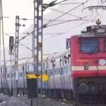 Stone hurled at Tapti Ganga Express train near Jalgaon station | Mumbai News