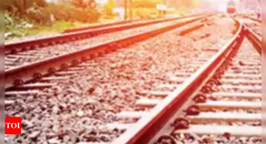 Teen couple ends their lives on railway tracks in Mumbai's Vikhroli | Mumbai News