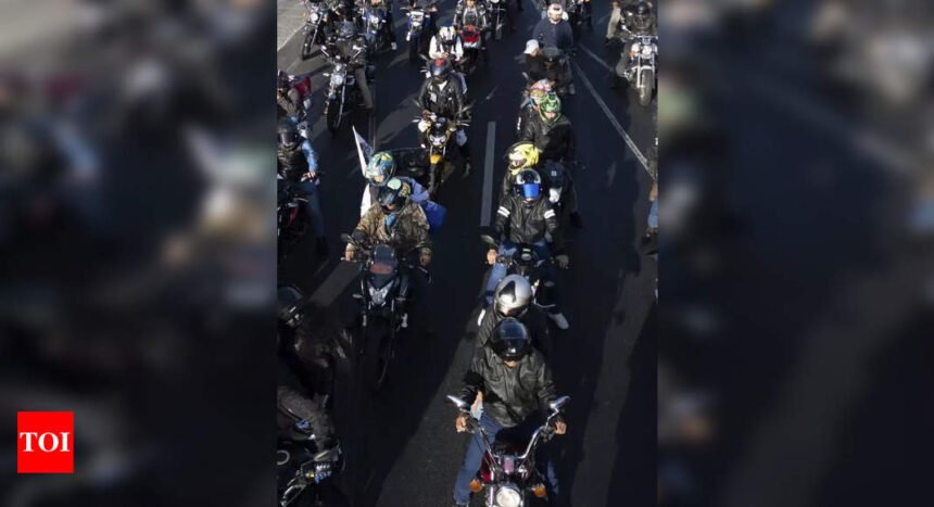 52 bikers race, perform stunts at Bandra Reclamation & WEH, held | Mumbai News