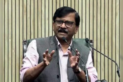 Cong, AAP betrayed the country by contesting Delhi polls separately: Raut | Mumbai News