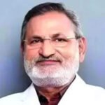 Maha mantri's beggar jibe over Rs 1 crop insurance triggers row