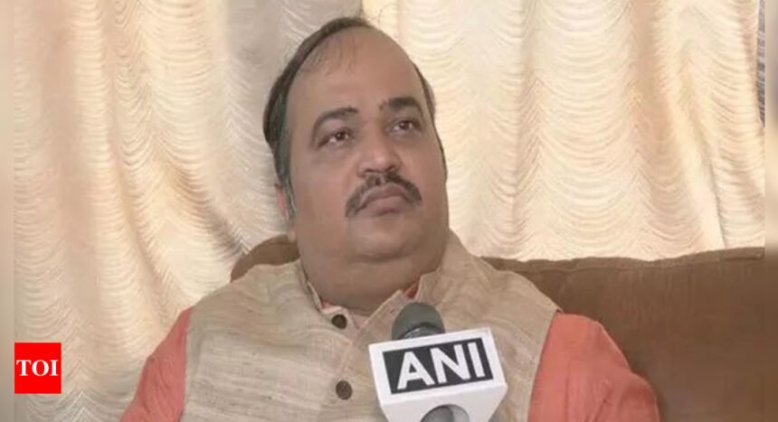 'Railway minister should resign,' says Shiv Sena (UBT) leader Anand Dubey on NDLS stampede | Mumbai News